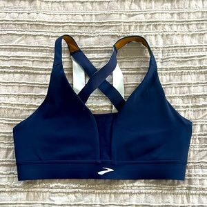 Brooks sports bra size medium NWOT
